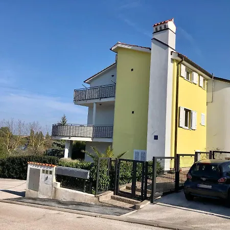 Appartamento Goldfinch Estate *