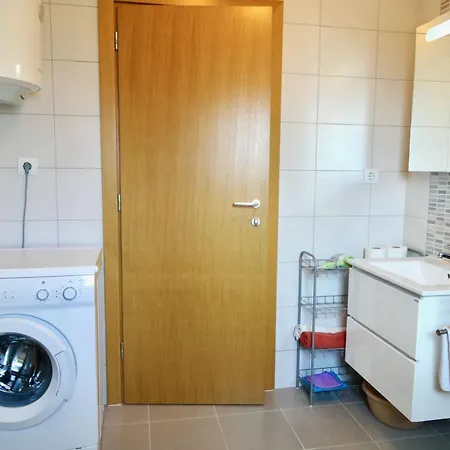 Goldfinch Estate Apartment Banjole