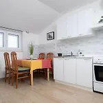 Goldfinch Estate Apartment