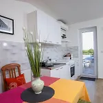 Goldfinch Estate Apartment
