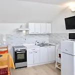 Goldfinch Estate Apartment