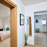 Goldfinch Estate Apartment Banjole