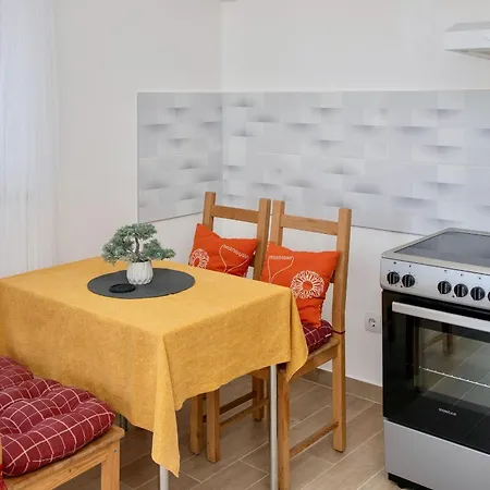 Goldfinch Estate Apartment *