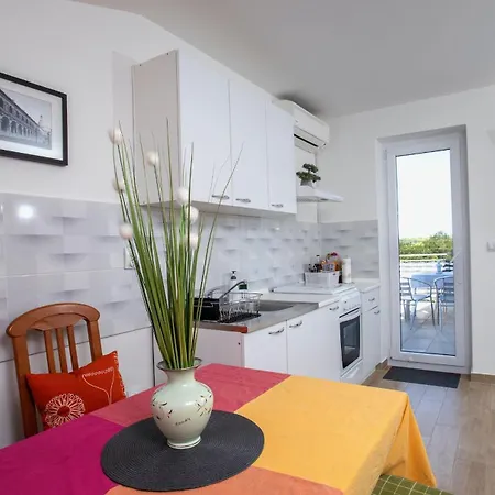 Goldfinch Estate Apartament